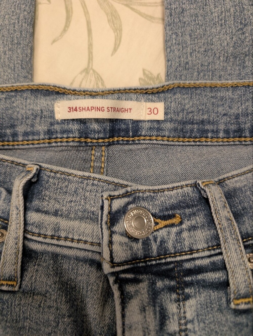Women's Levi's 314 Shaping Straight Jeans - Picture 3 of 7
